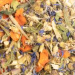 Cocktail champêtre, mélange de feuilles et de légumes et de fleurs pour les lapins