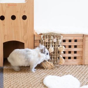 Le filet suspendu, jouet 100% naturel pour lapin