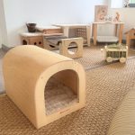 Le tapis Charly pour lapin existe en deux tailles, confort garanti avec sa surface en fausse fourrure beige rosé